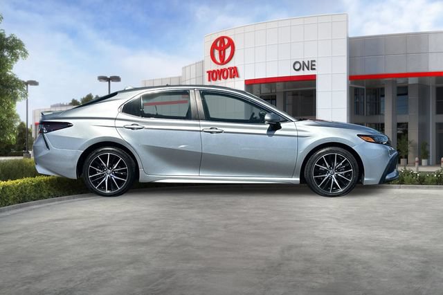 Certified 2024 Toyota Camry SE FWD image 3