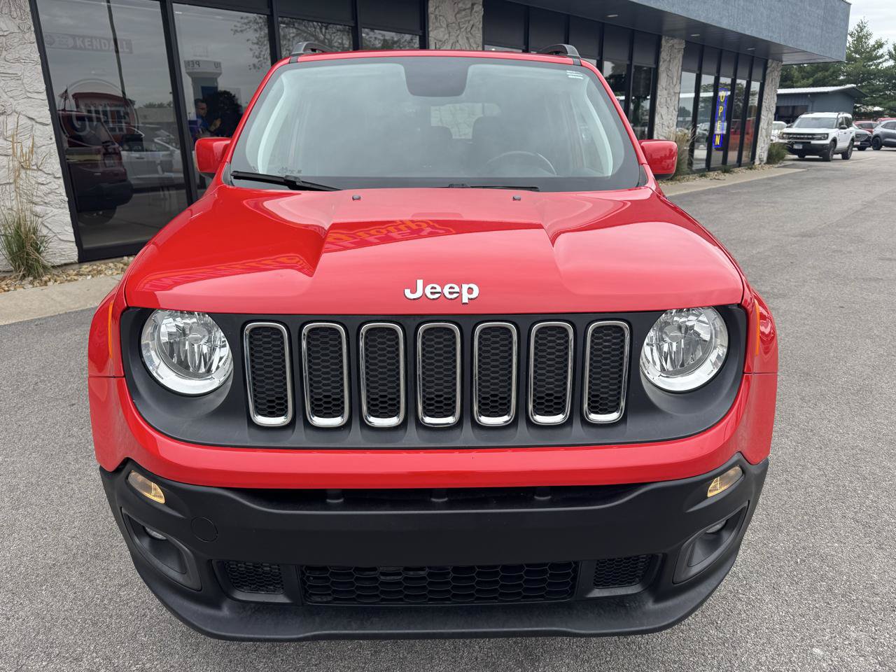 Used 2018 Jeep Renegade Latitude w/ Cold Weather Group AWD/4WD image 11