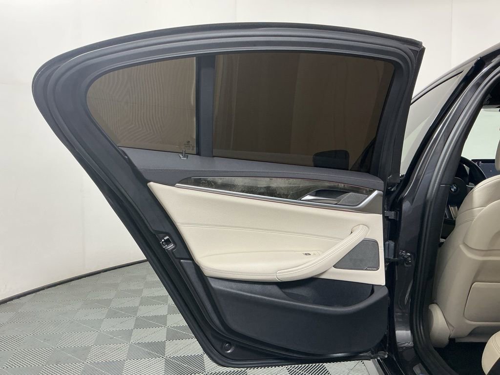 Used 2021 BMW M550i xDrive w/ Dynamic Handling Package image 25
