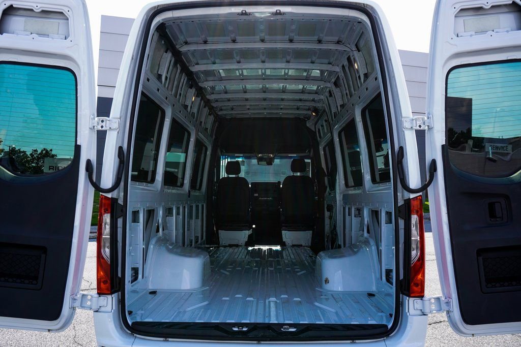 Used 2021 Mercedes-Benz Sprinter 3500 w/ Swivel Seat Package image 18