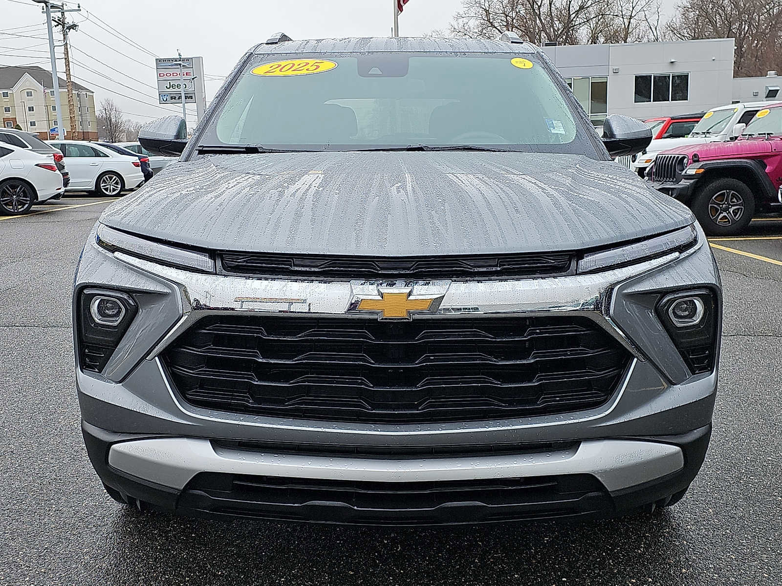 Used 2025 Chevrolet TrailBlazer LT AWD/4WD image 2