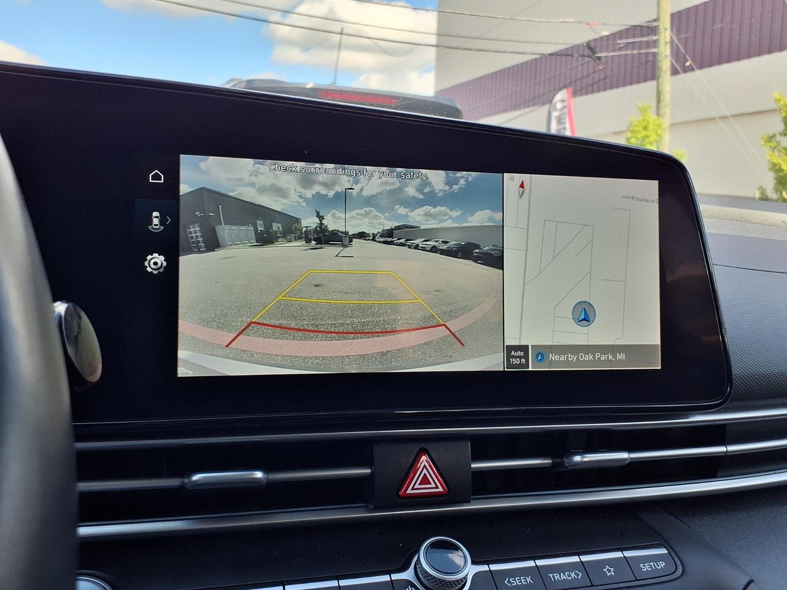 Used 2025 Hyundai Elantra Limited FWD image 8