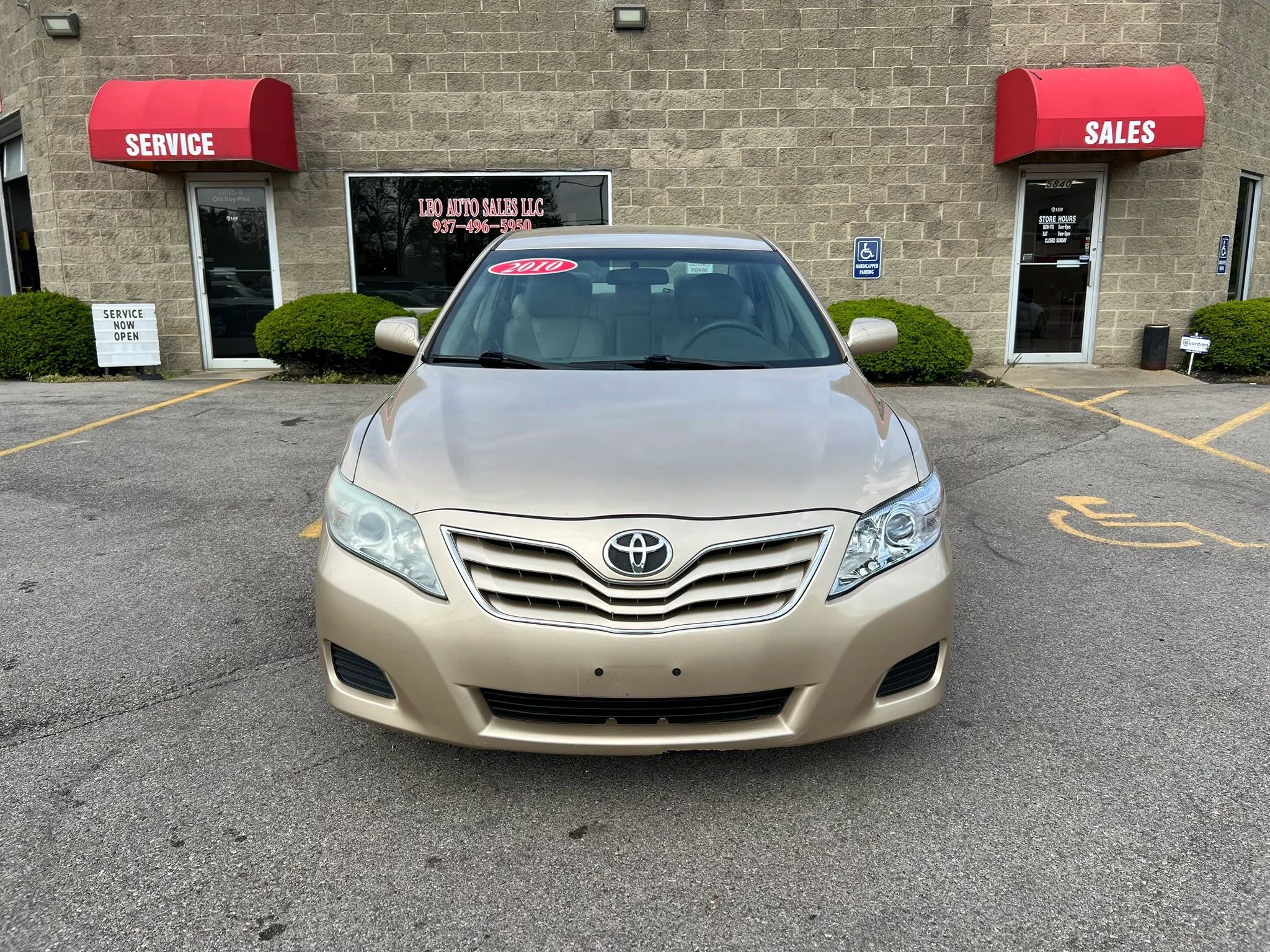 Used 2010 Toyota Camry FWD image 2