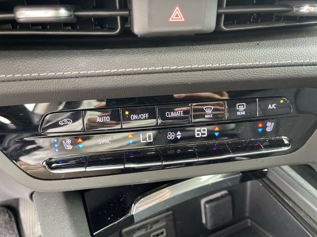 Used 2023 Buick Envision Avenir AWD/4WD image 19