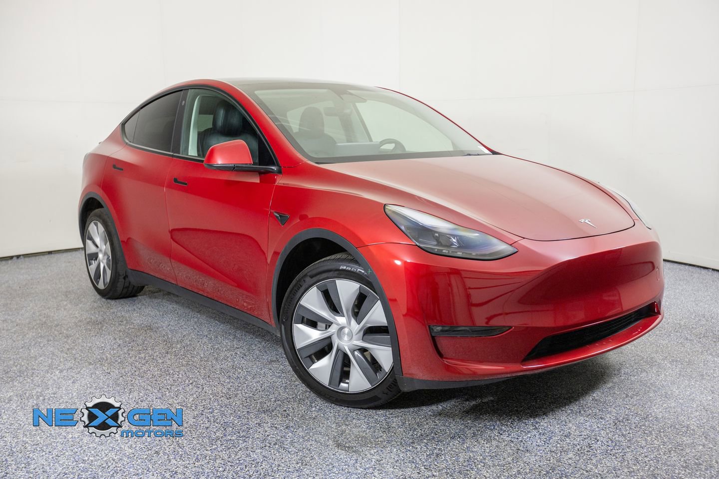 Used 2023 Tesla Model Y Long Range AWD/4WD image 1
