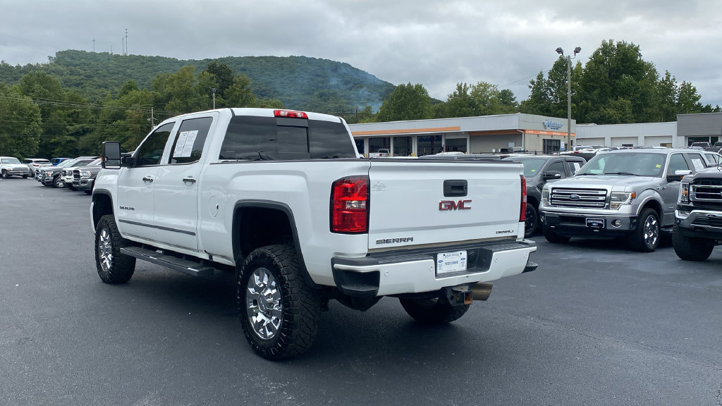 Used 2019 GMC Sierra 2500 Denali w/ Duramax Plus Package AWD/4WD image 7