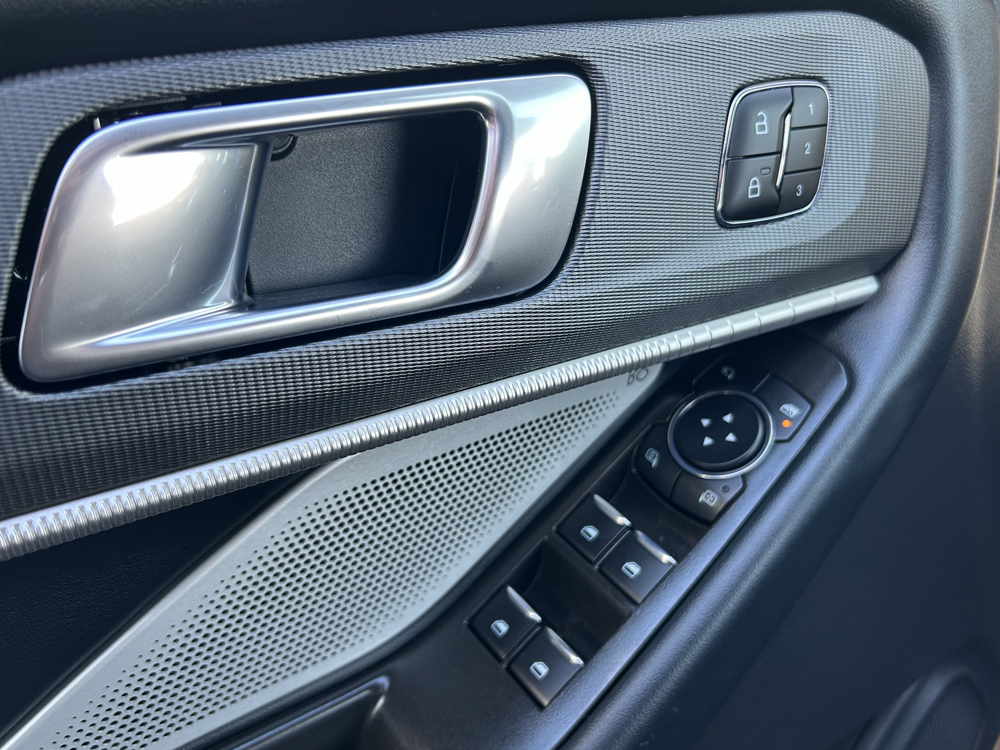 Used 2025 Ford Explorer ST image 22