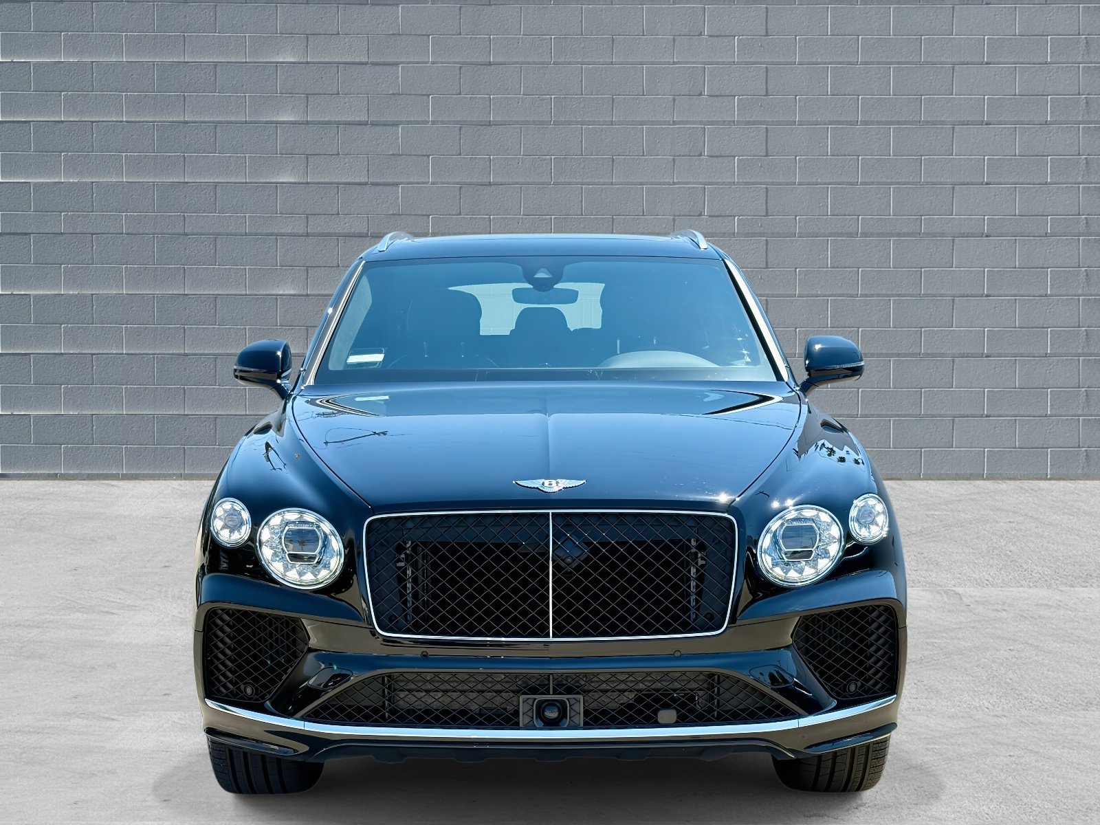 Used 2024 Bentley Bentayga image 3