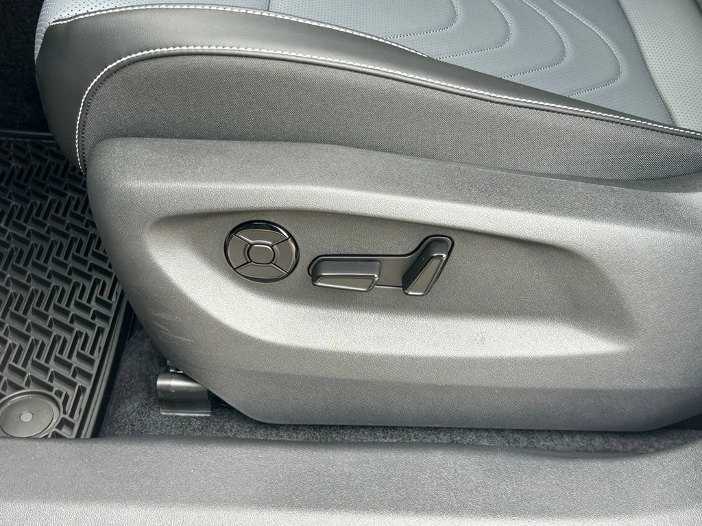 New 2026 Volkswagen Tiguan SE R-Line FWD image 21