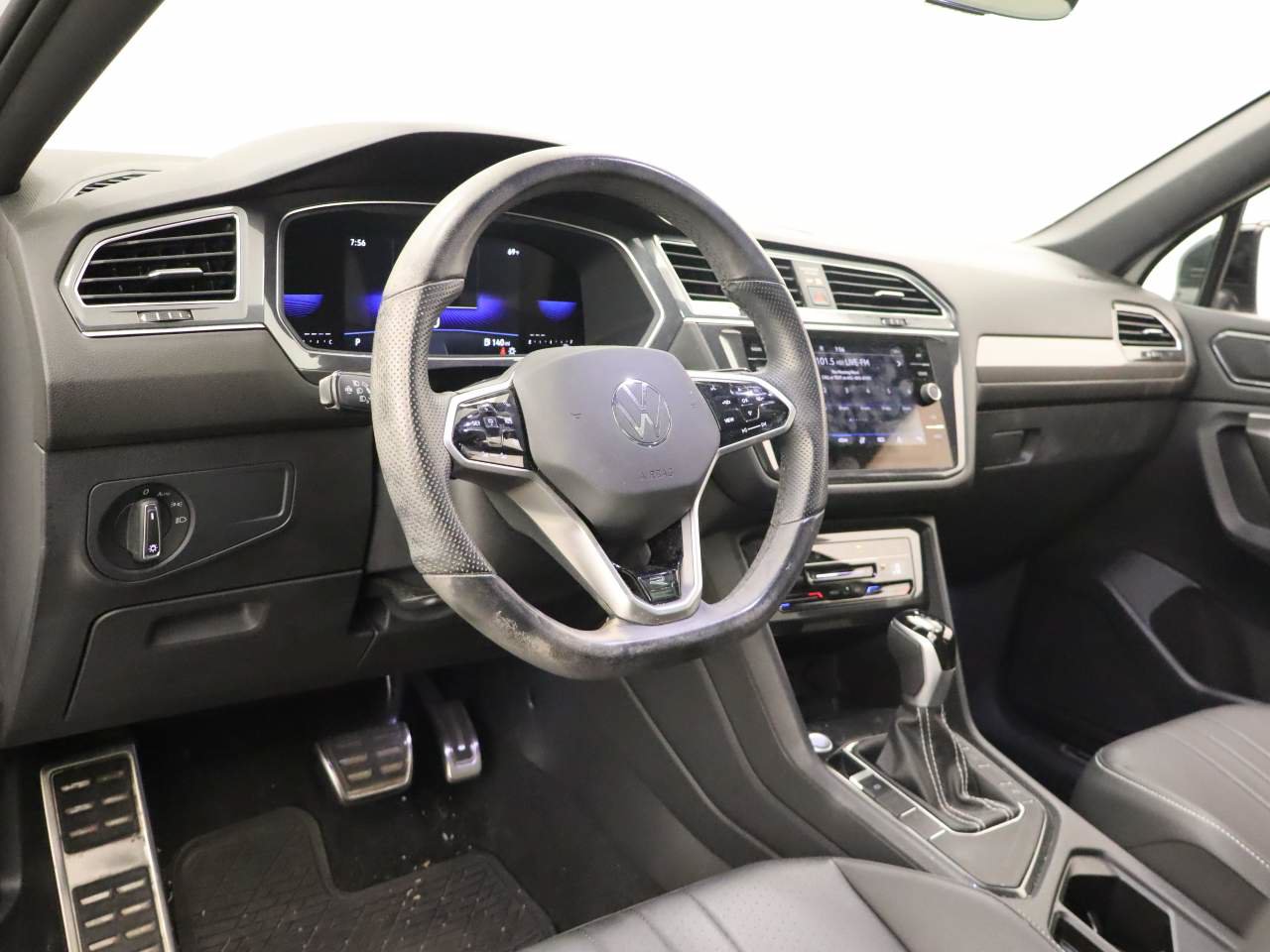 Used 2023 Volkswagen Tiguan SE R-Line FWD image 13
