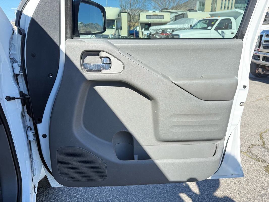 Used 2016 Nissan Frontier SV image 21