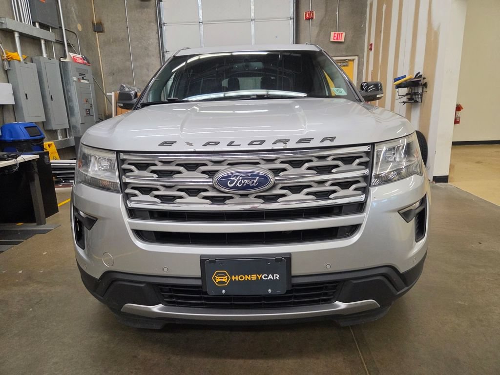 Used 2018 Ford Explorer XLT w/ Equipment Group 202A AWD/4WD image 2