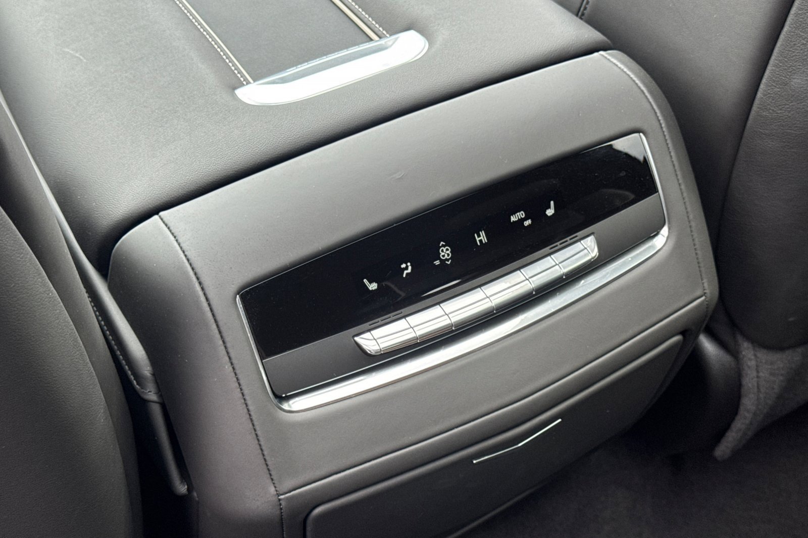 Certified 2024 Cadillac Escalade V w/ Heavy-Duty Trailer Package image 44