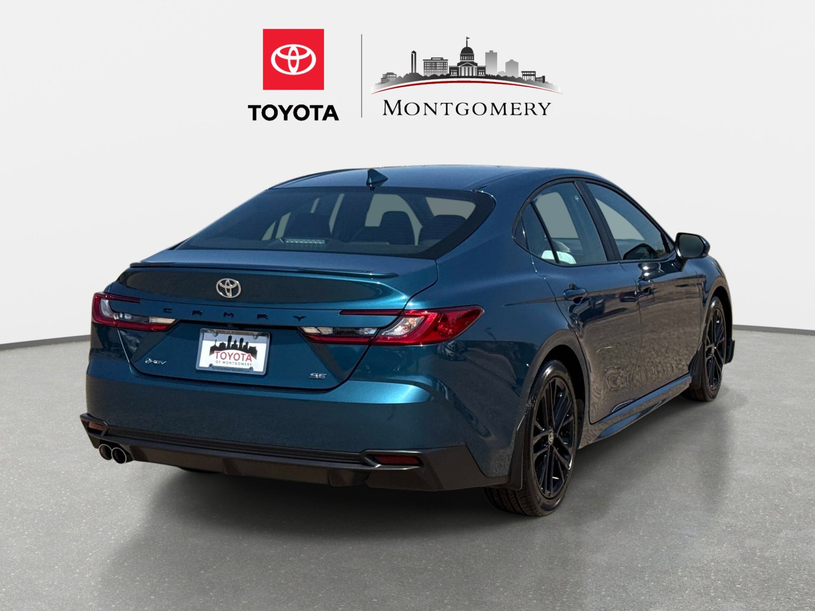 Used 2025 Toyota Camry SE FWD image 3