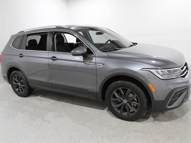 Certified 2024 Volkswagen Tiguan SE image 1