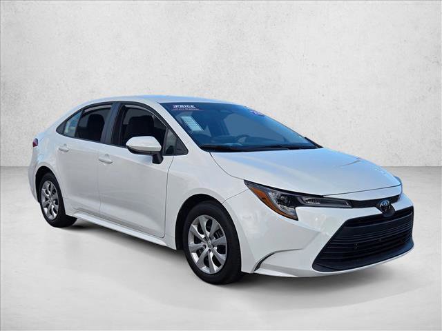 Used 2025 Toyota Corolla LE image 3