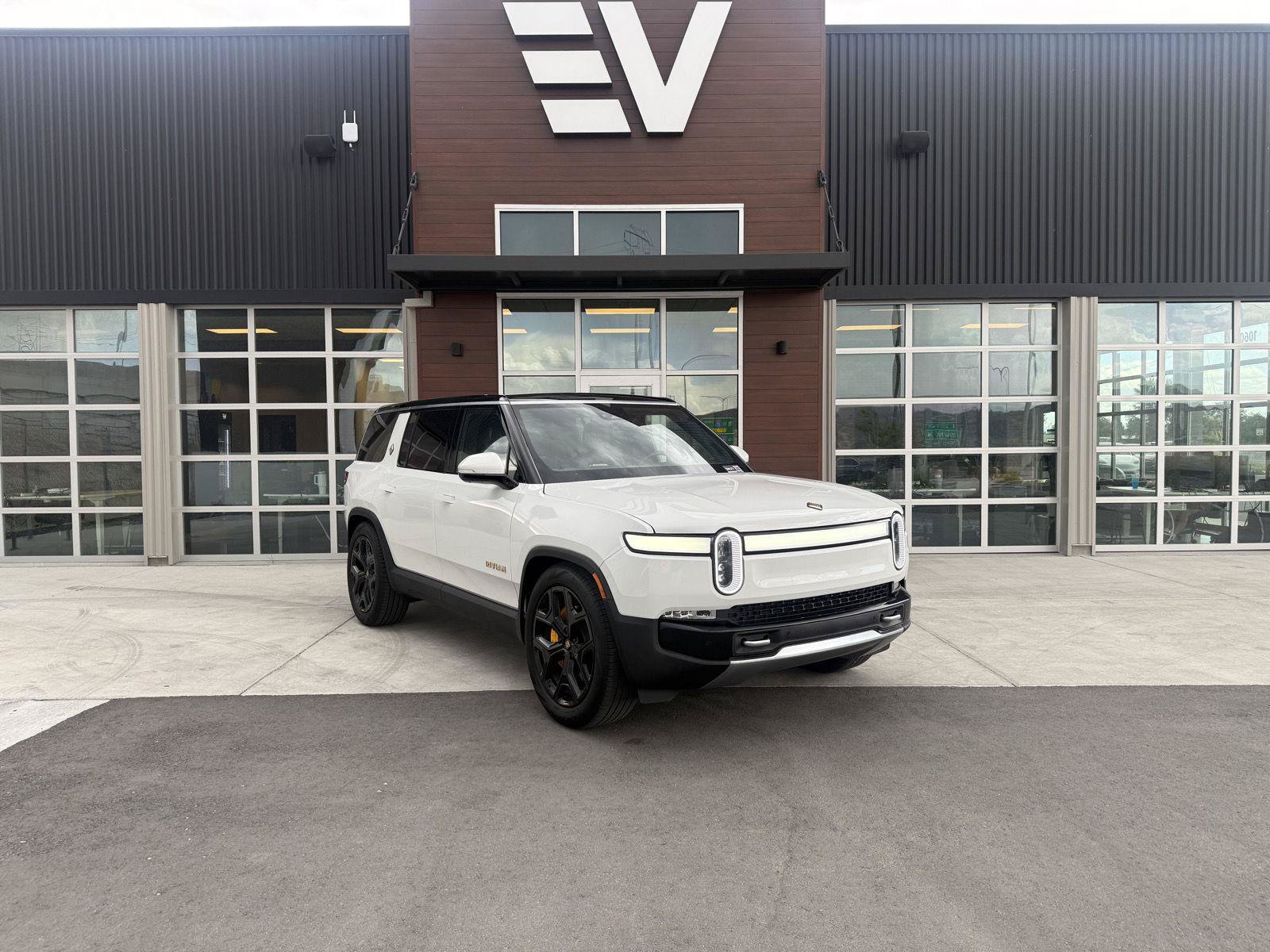 Used 2023 Rivian R1S Adventure