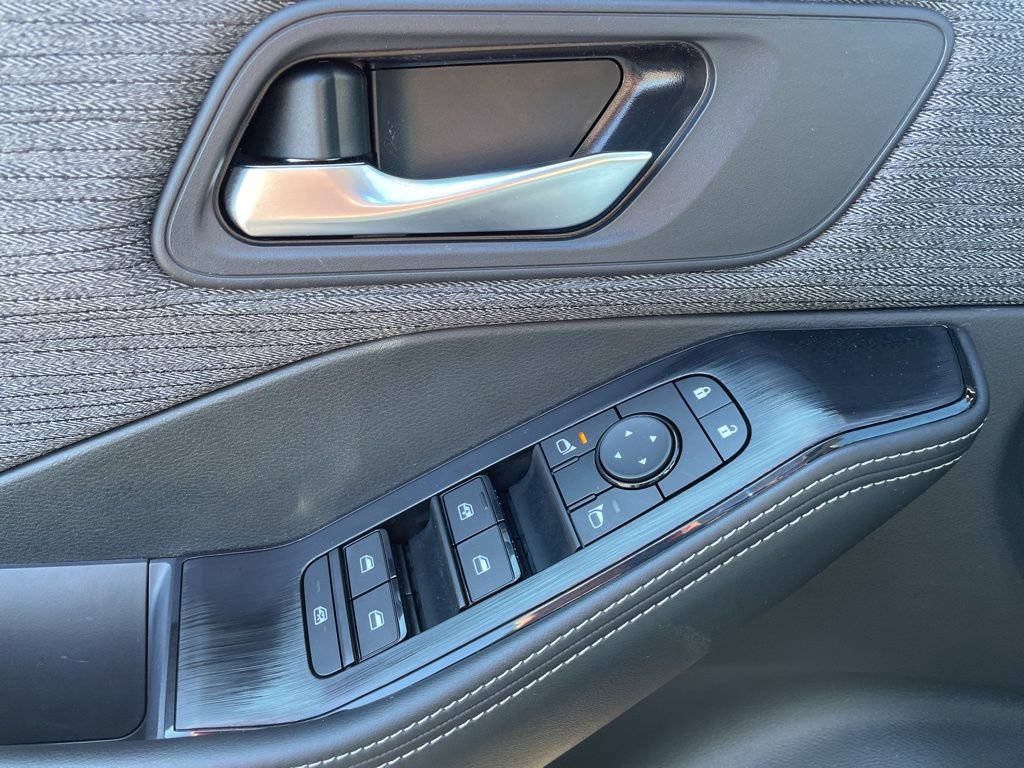 Used 2023 Nissan Rogue SV AWD/4WD image 24