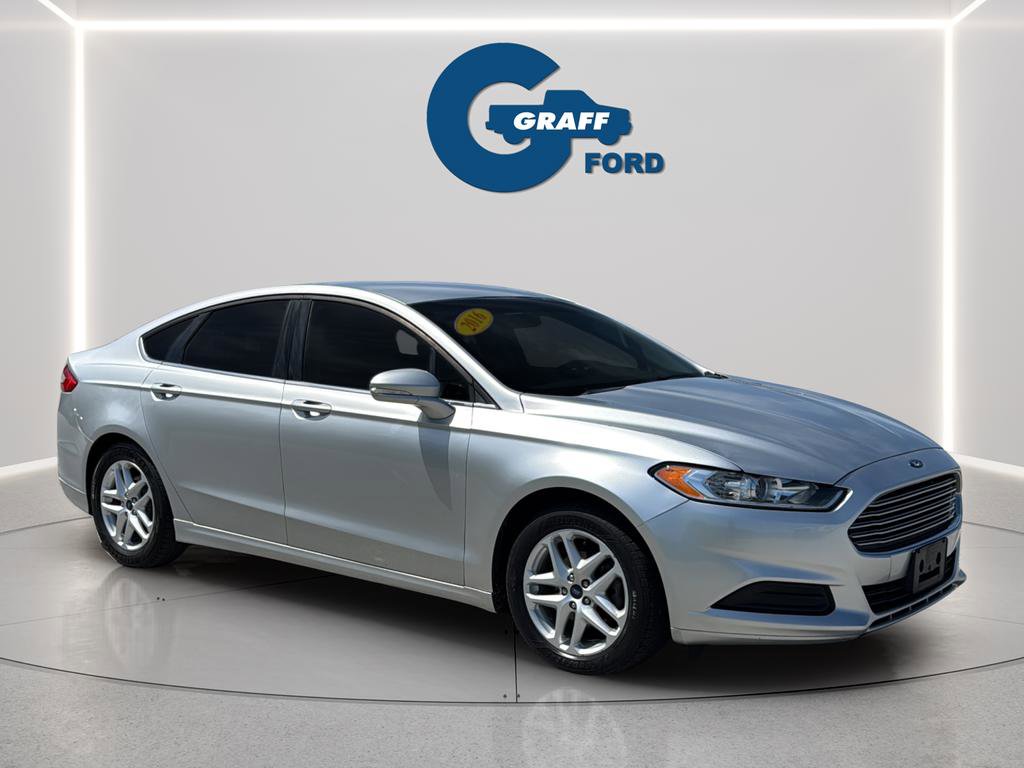 Used 2016 Ford Fusion SE FWD image 11