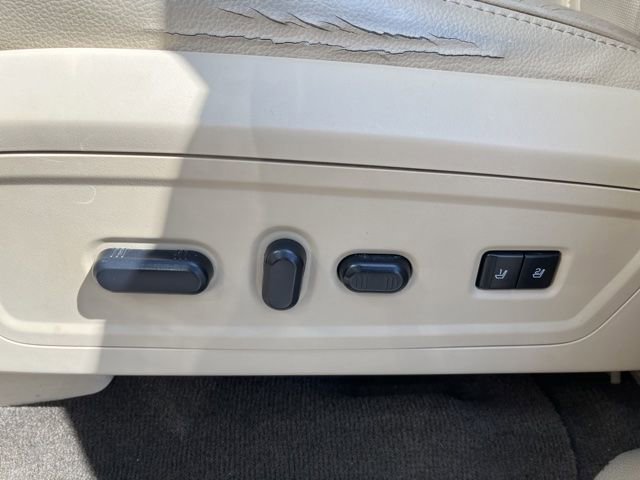 Used 2015 Lincoln Navigator 2WD w/ Equipment Group 101A Reserve image 3