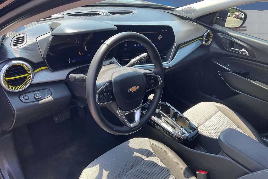 Used 2024 Chevrolet Trax LT w/ Driver Confidence Package FWD image 17