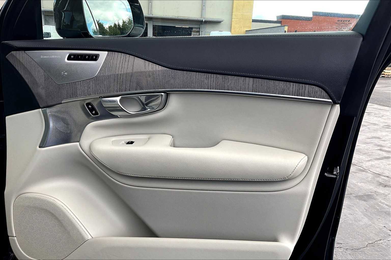 Used 2022 Volvo XC90 T8 Inscription image 27