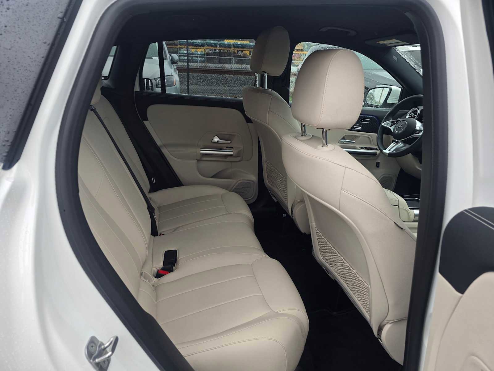 Used 2025 Mercedes-Benz GLA 250 4MATIC image 14