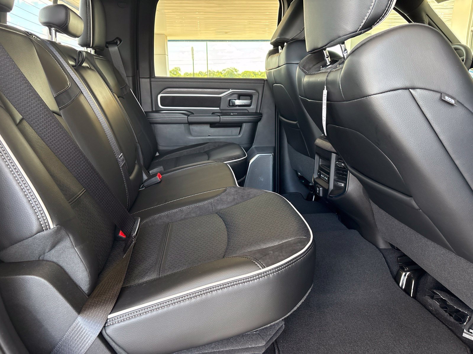 New 2027 RAM 2500 Laramie AWD/4WD image 19