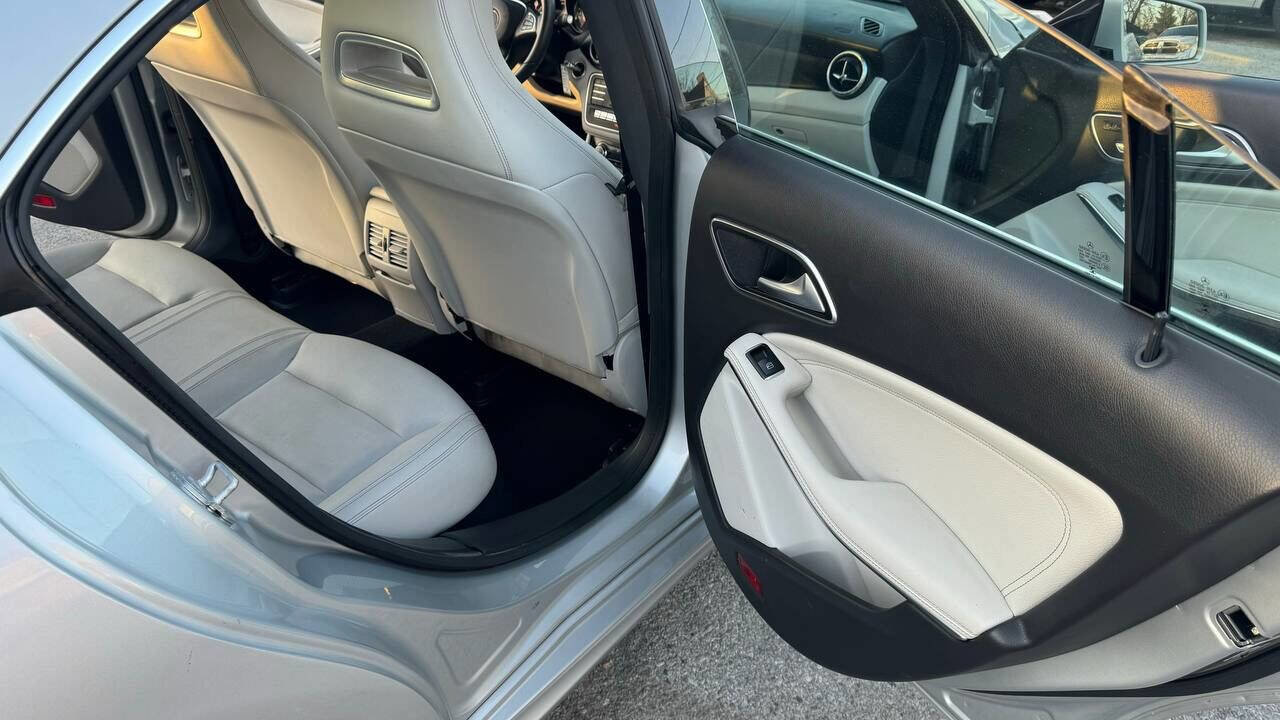 Used 2018 Mercedes-Benz CLA 250 image 17