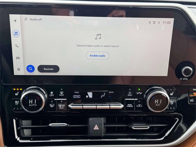 Used 2025 Toyota Highlander Platinum image 27