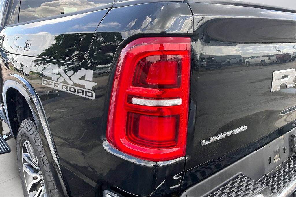 Used 2025 RAM 1500 Limited w/ Off Road Group AWD/4WD image 31