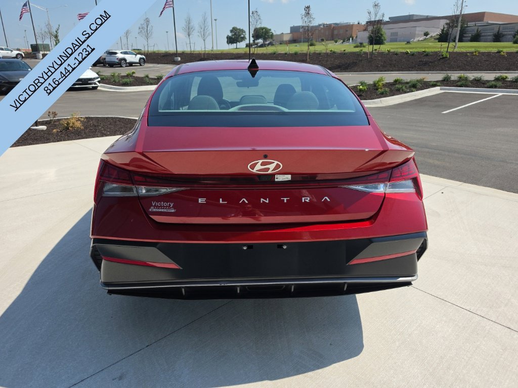 Used 2025 Hyundai Elantra SEL FWD image 4