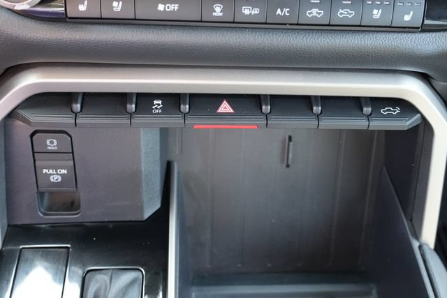 Used 2025 Toyota Tundra Limited AWD/4WD image 34