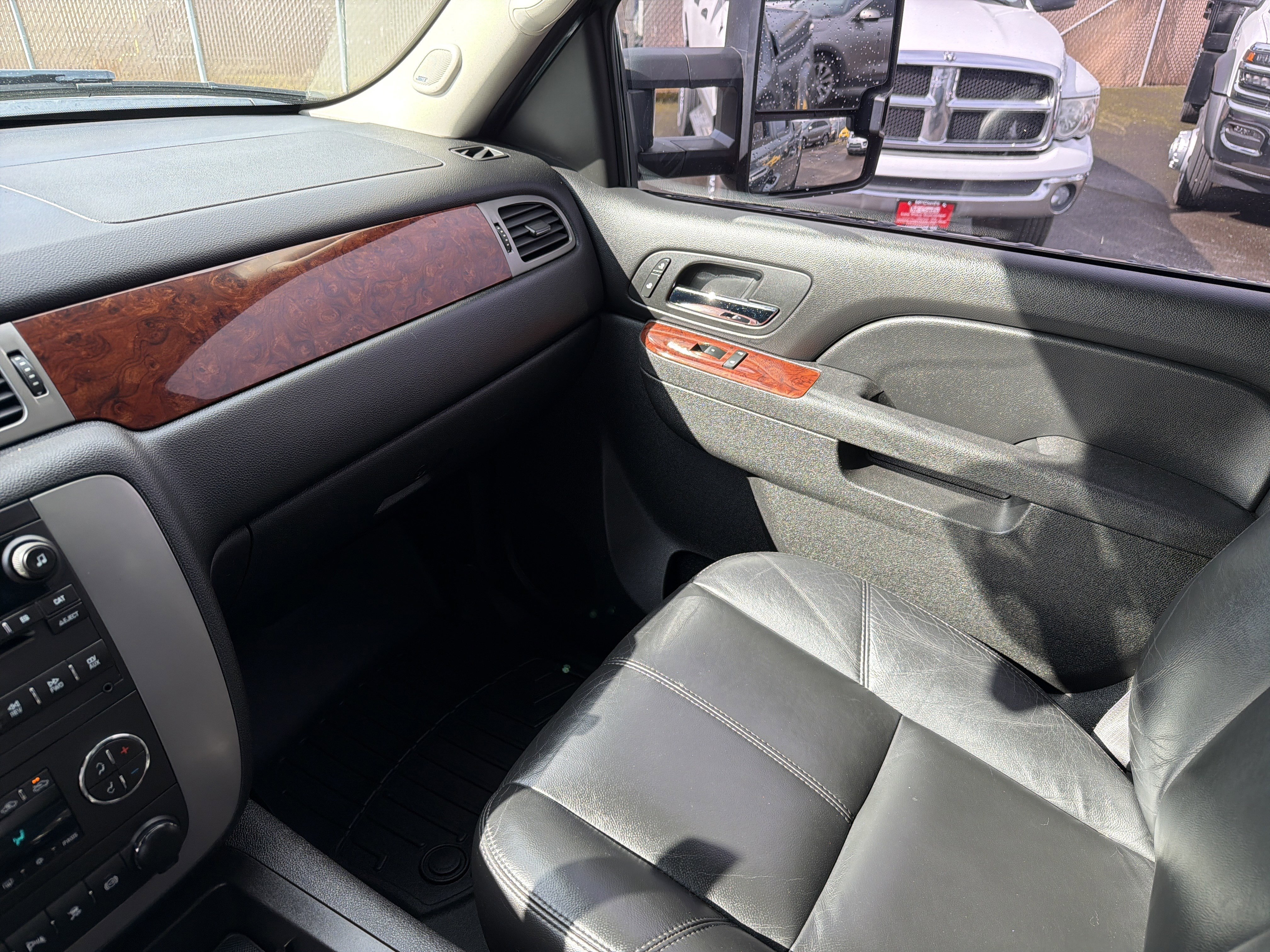 Used 2011 GMC Sierra 2500 SLT w/ SLT Convenience Package image 31