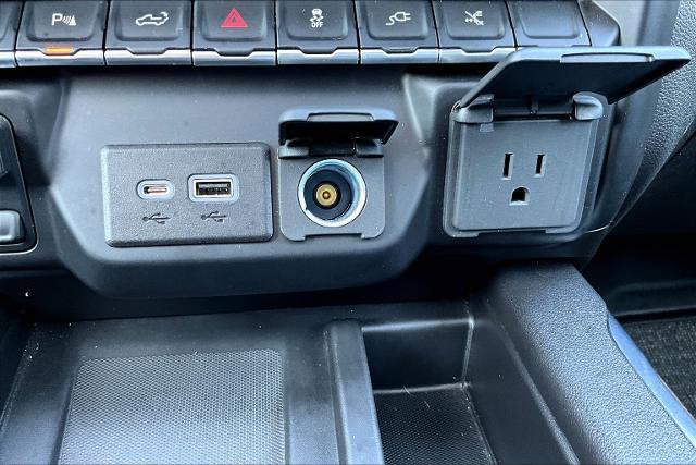 Used 2022 Chevrolet Silverado 1500 High Country w/ Technology Package image 17