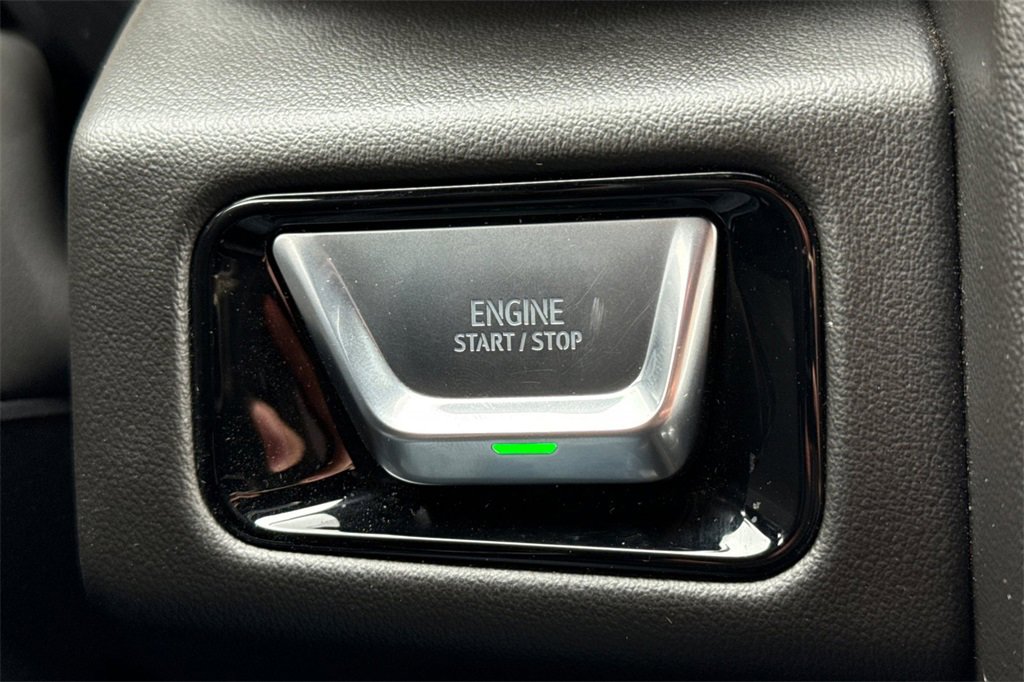 Used 2025 GMC Yukon Elevation image 32