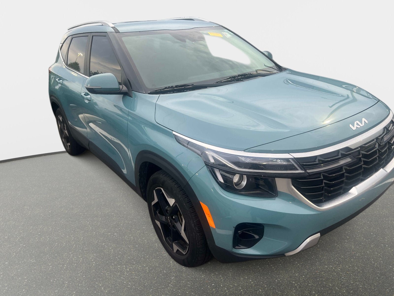 Used 2024 Kia Seltos EX FWD image 5