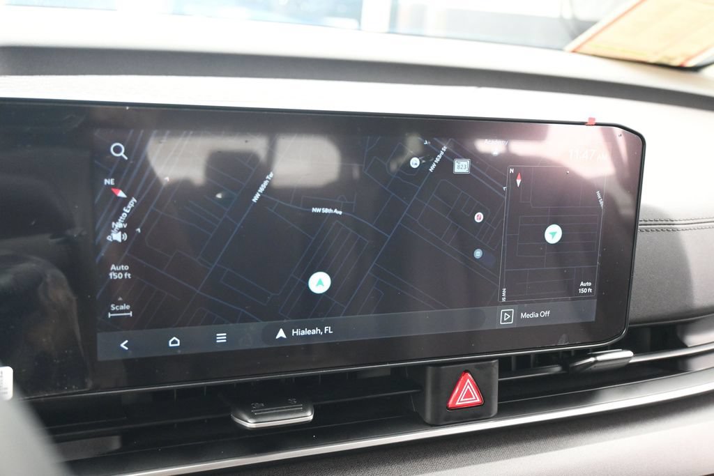 Used 2025 Kia Carnival EX FWD image 21