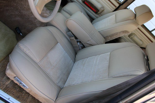 Used 1990 Jeep Grand Wagoneer image 23