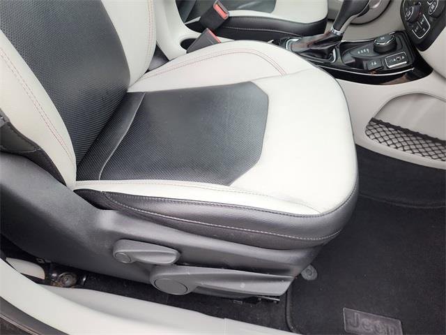 Used 2018 Jeep Compass Limited image 20