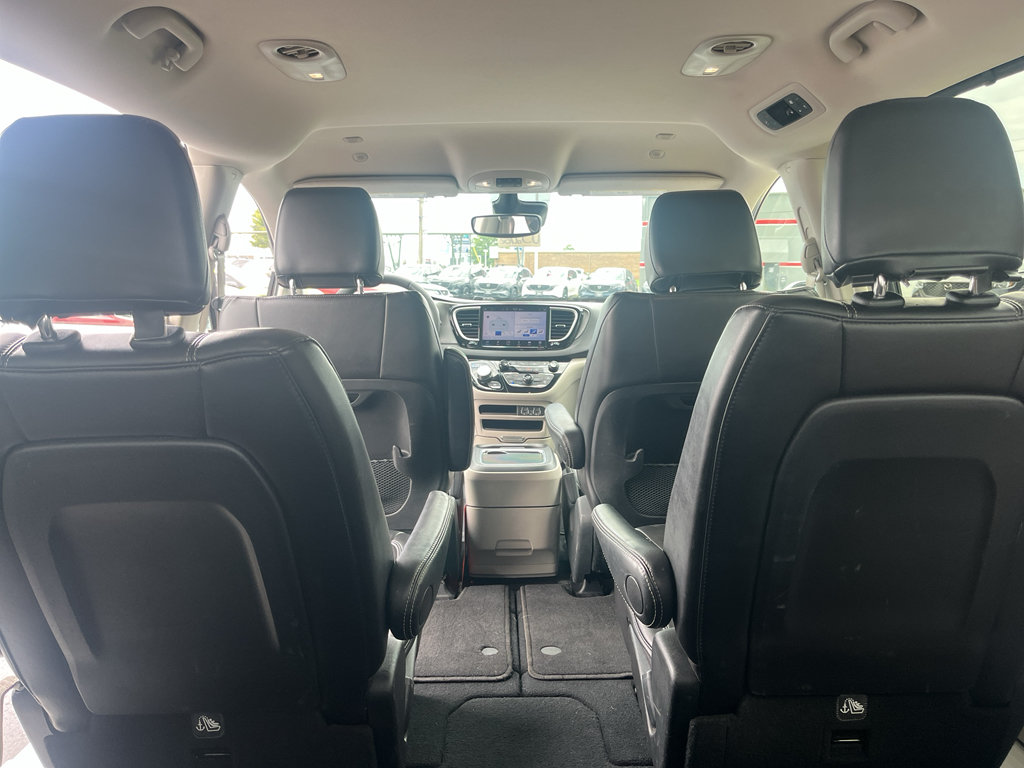 Used 2024 Chrysler Pacifica Touring-L FWD image 40