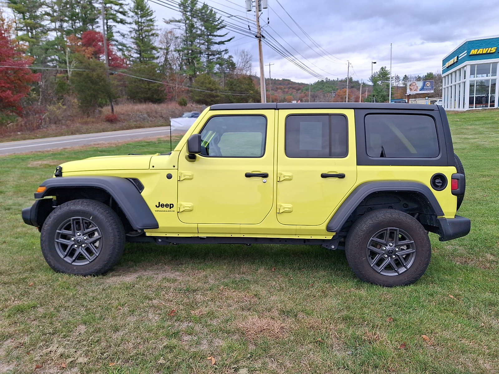Used 2024 Jeep Wrangler Sport S image 6