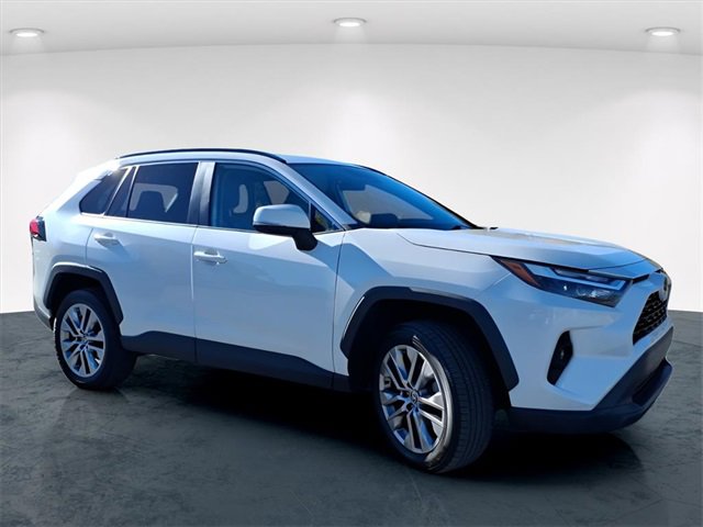 Used 2022 Toyota RAV4 XLE Premium image 22