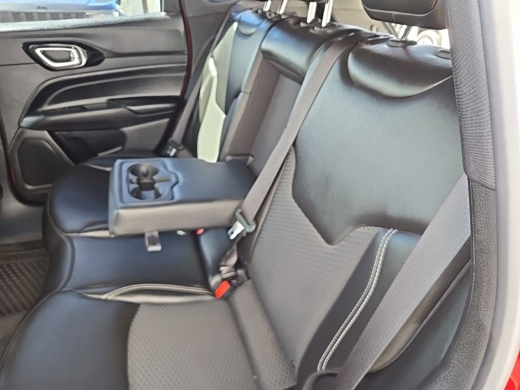 Used 2023 Jeep Compass Altitude w/ Convenience Group image 15