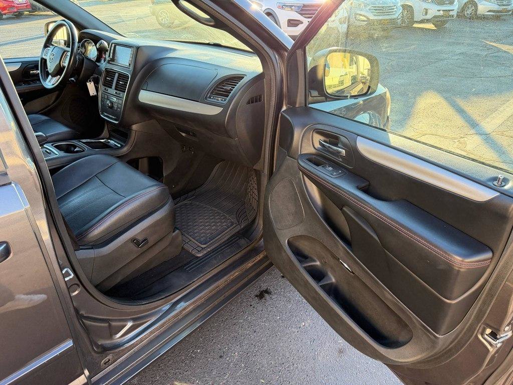 Used 2016 Dodge Grand Caravan R/T FWD image 6