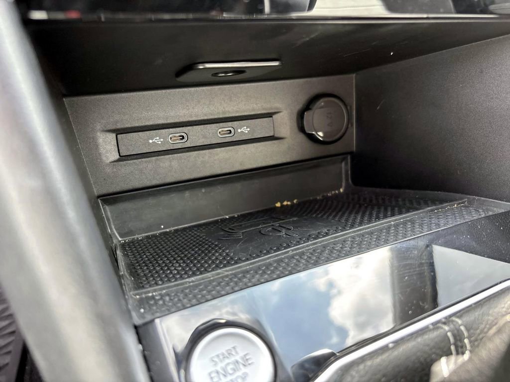 Used 2024 Volkswagen Taos SE image 23