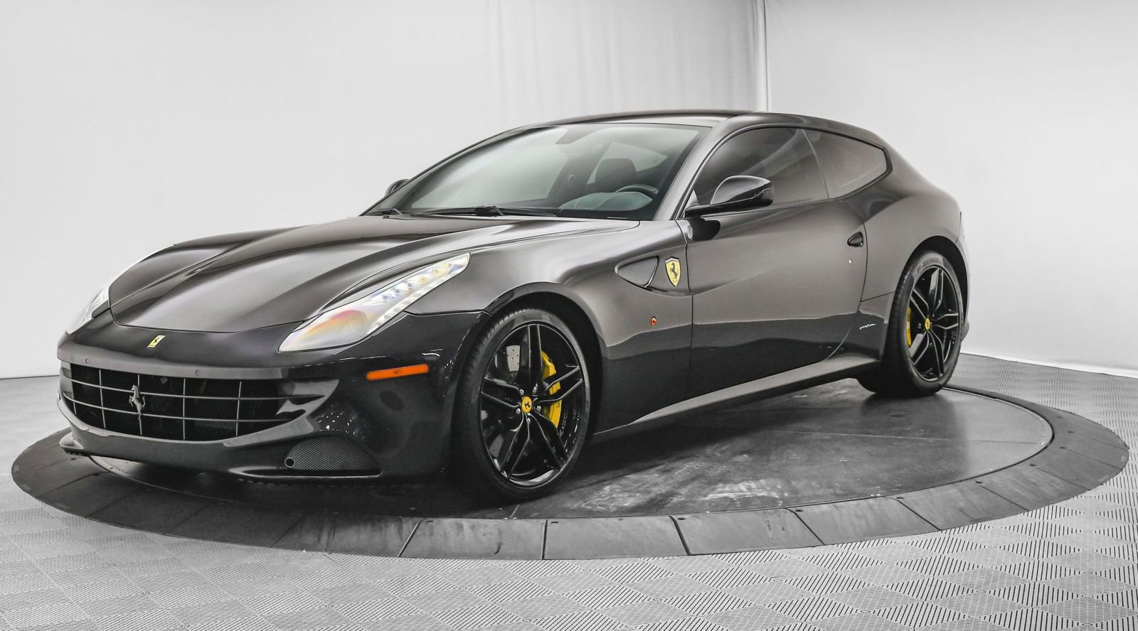Used 2015 Ferrari FF image 3