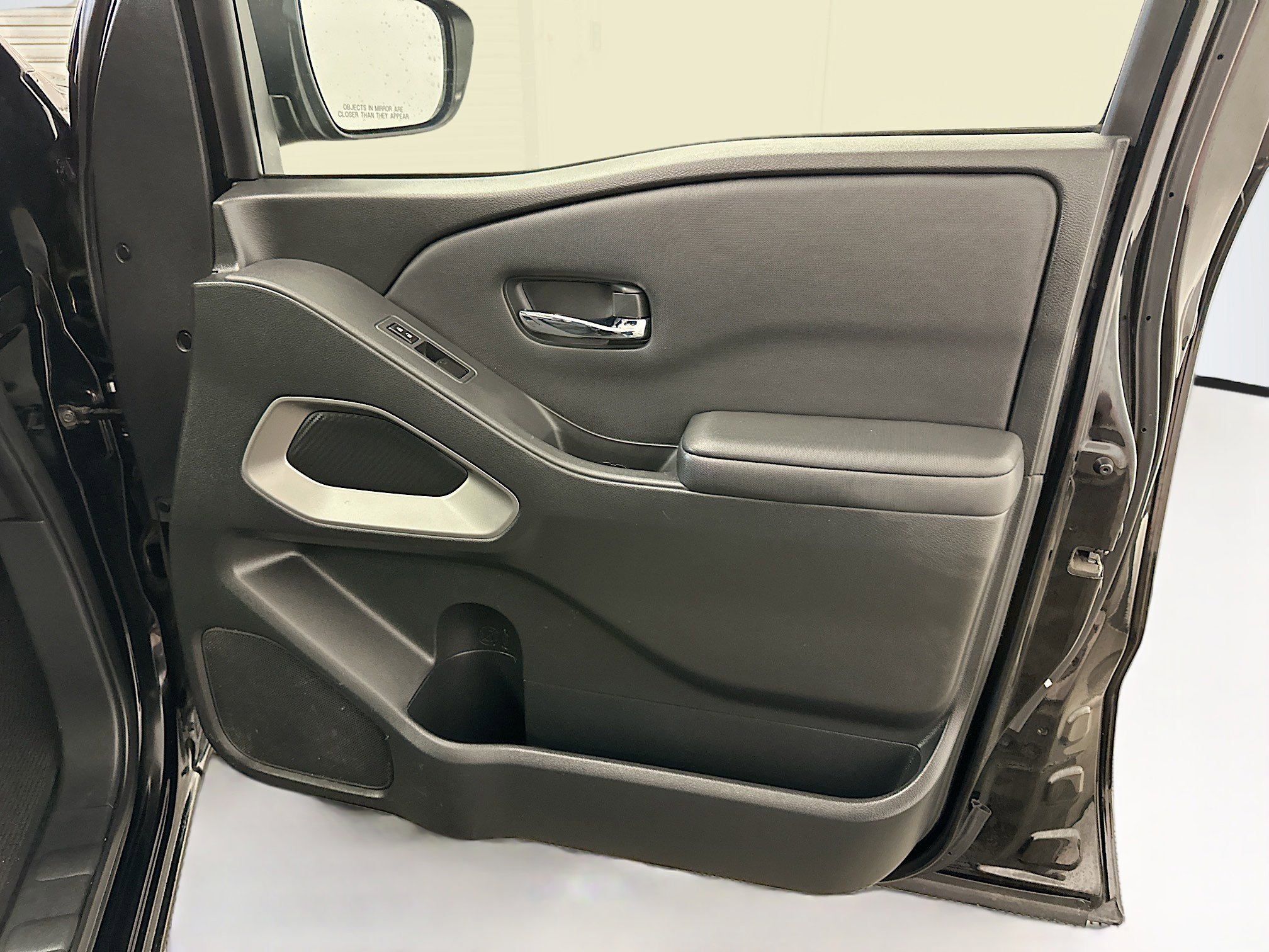 Used 2023 Nissan Frontier SV image 32