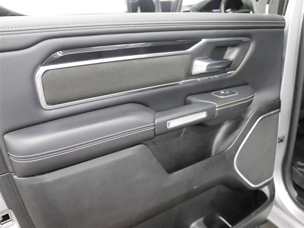 Used 2021 RAM 1500 Laramie AWD/4WD image 18