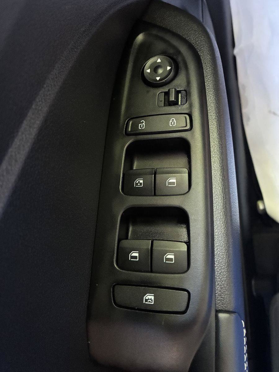 Used 2023 Hyundai Venue Limited w/ Cargo Package FWD image 14